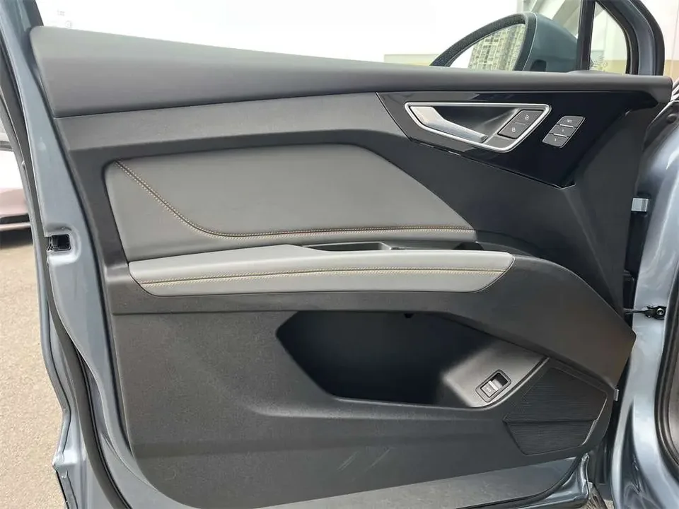 Audi Q4 e-tron Audi Q4 e-tron 2024 40 e-tron Creative Edition 2024 — миниатюра 3