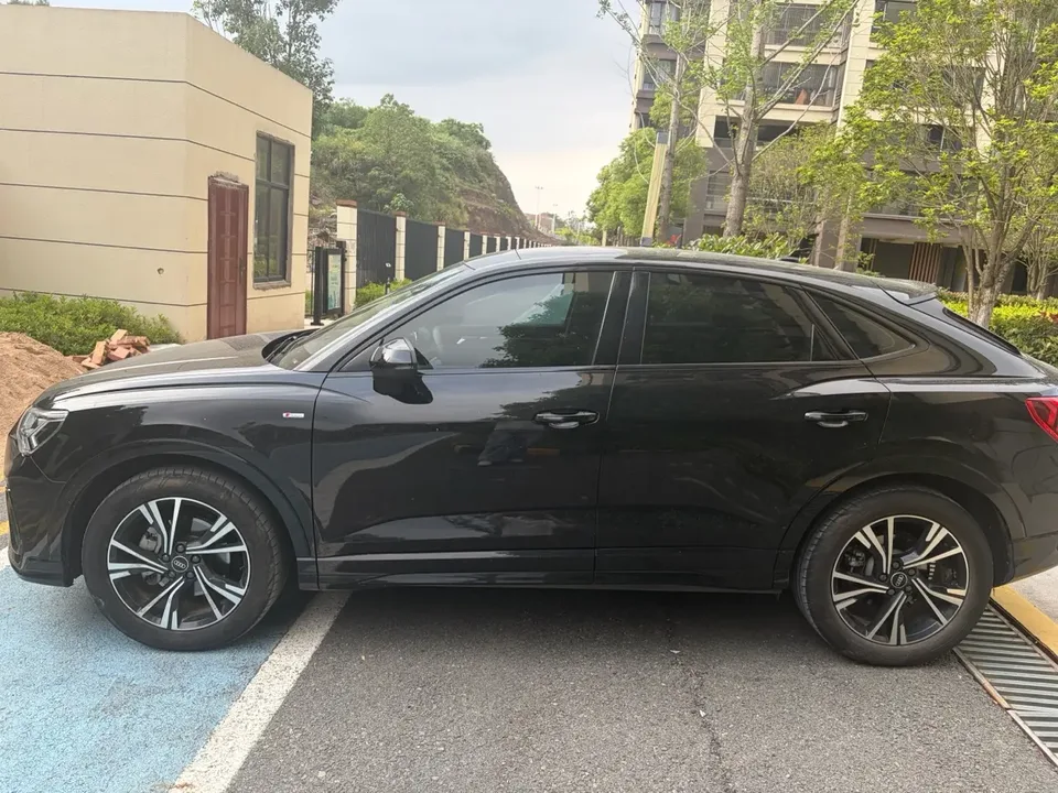 Audi Q3 Audi Q3 2022 40 TFSI Fashionable and Dynamic 2022 — миниатюра 3