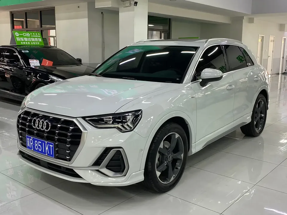 Audi Q3 Q3 2023 Audi Q3 2023 35 TFSI Fashionable and Dynamic 2022 — photo 1, buy with delivery to Moscow