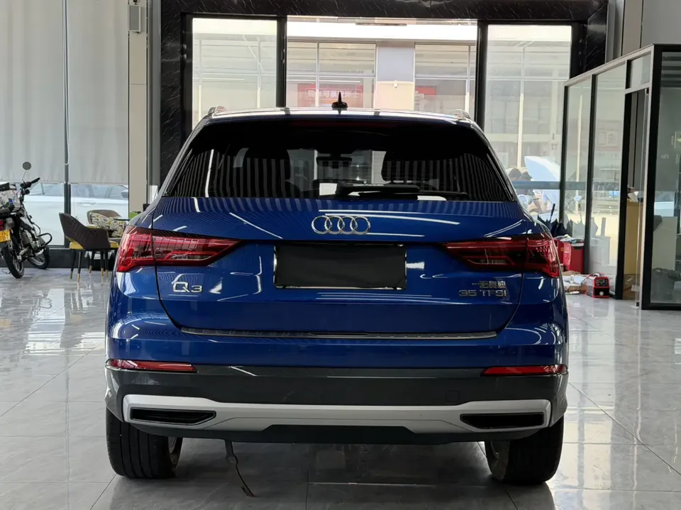 Audi Q3 Audi Q3 2021 35 TFSI Fashionable and Elegant 2022 — миниатюра 2