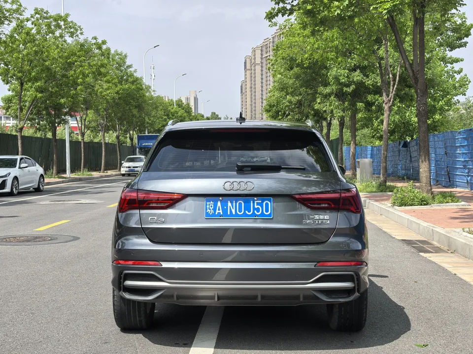 Audi Q3 Audi Q3 2022 35 TFSI Fashionable and Dynamic 2022 — миниатюра 2