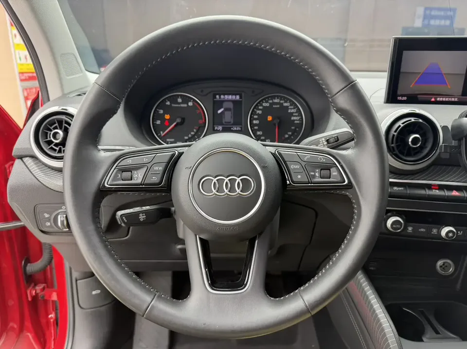 Audi Q2L Audi Q2L 2022 35 TFSI Fashionable and Elegant 2022 — миниатюра 3