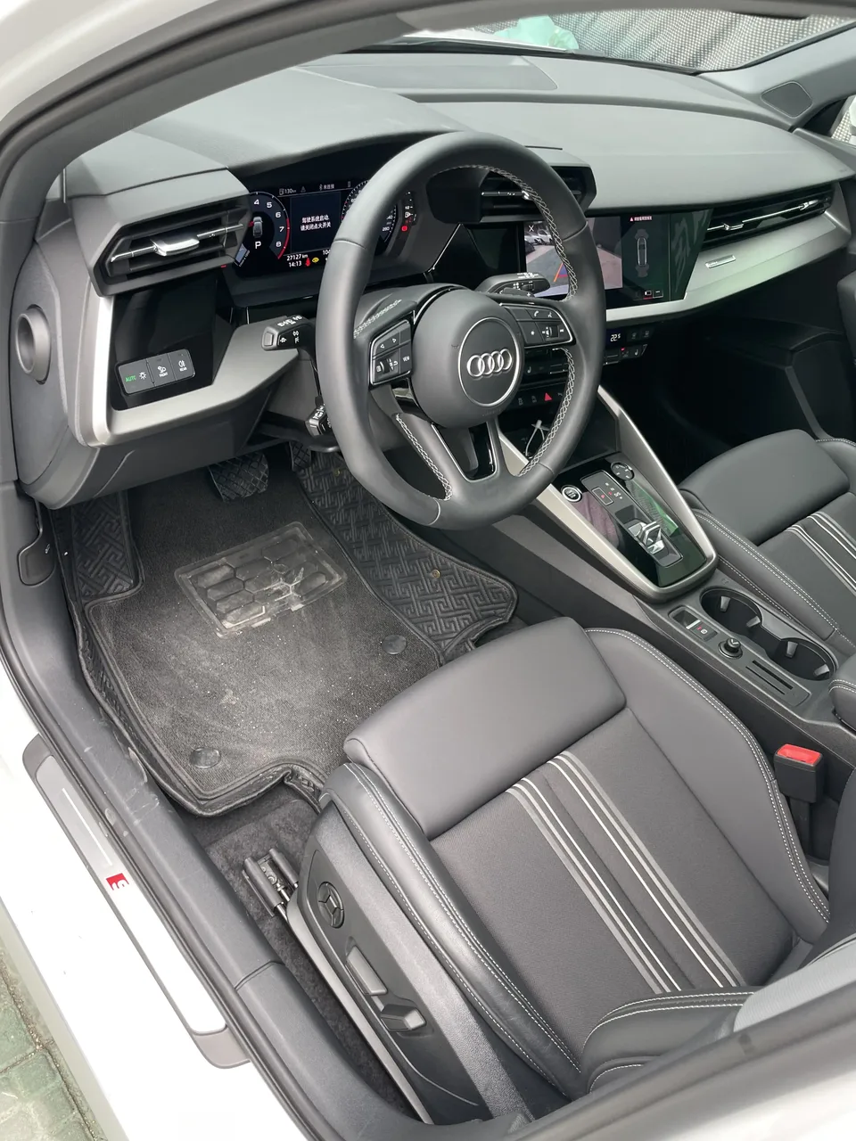 Audi A3 Sportback 35 TFSI stylish and sporty 2023 — миниатюра 3
