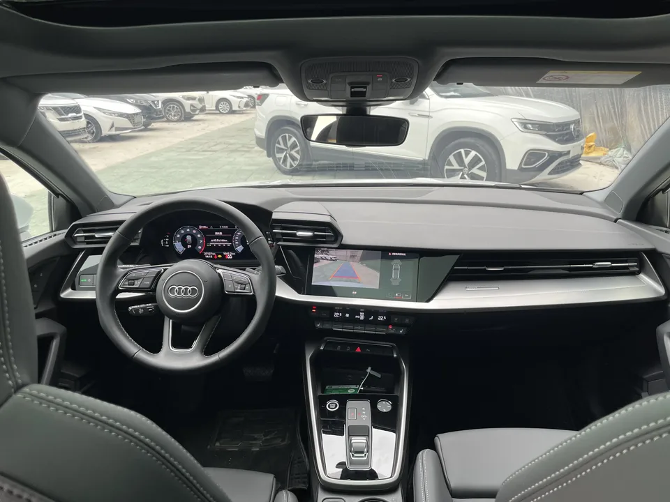 Audi A3 Sportback 35 TFSI stylish and sporty 2023 — миниатюра 5