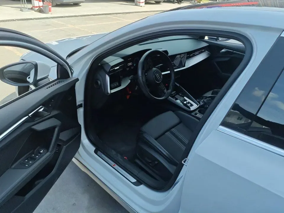 Audi A3 Sportback 35 TFSI stylish and sporty 2022 — миниатюра 3