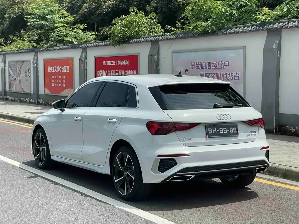 Audi A3 Sportback 35 TFSI stylish and sporty 2023 — миниатюра 2