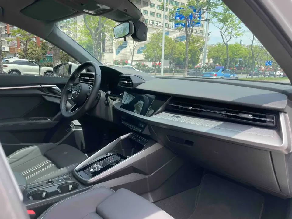 Audi A3 Sportback 35 TFSI stylish and sporty 2023 — миниатюра 4
