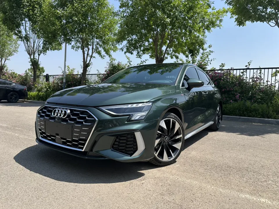 Audi A3 A3L Limousine 35 TFSI Fashion Sports 2022 — фото 1, купить с доставкой в Москву
