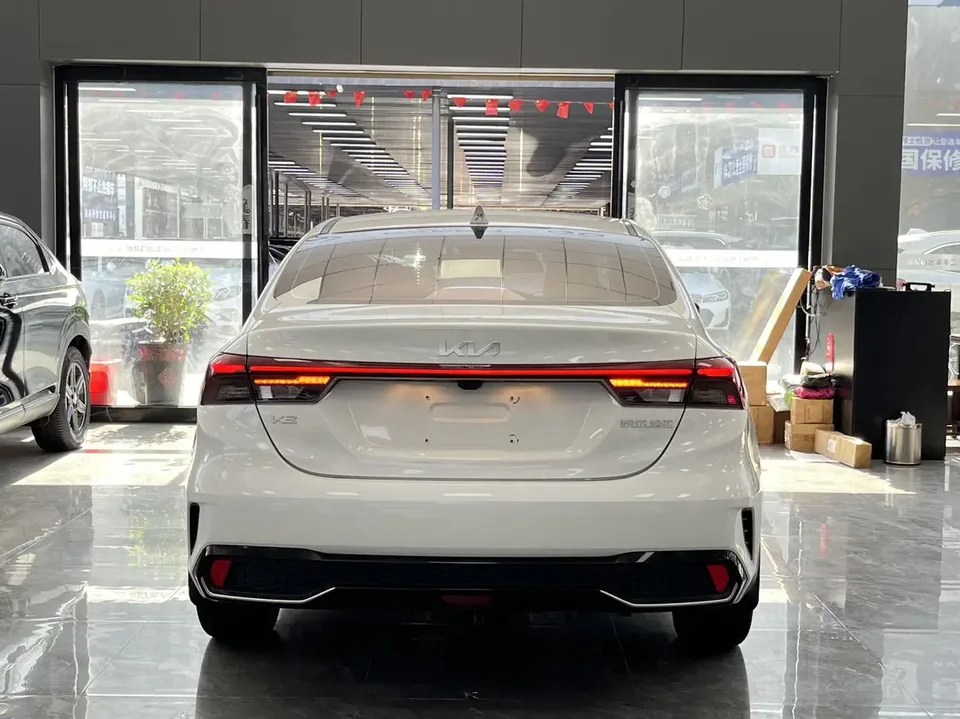 Kia K3 1.5L IVT Deluxe Edition 2023 — миниатюра 2