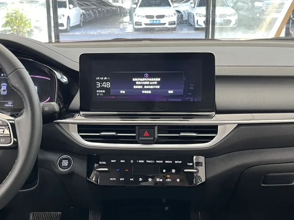 Kia K3 1.5L IVT Deluxe Edition 2023 — миниатюра 3