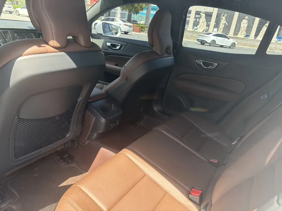 Volvo S60 Volvo S60 2023 B4 Zhiyi Luxury Edition 2023 — миниатюра 4