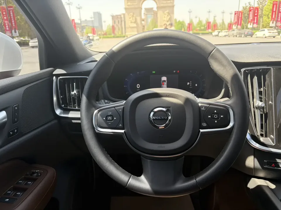 Volvo S60 Volvo S60 2023 B4 Zhiyi Luxury Edition 2023 — миниатюра 5