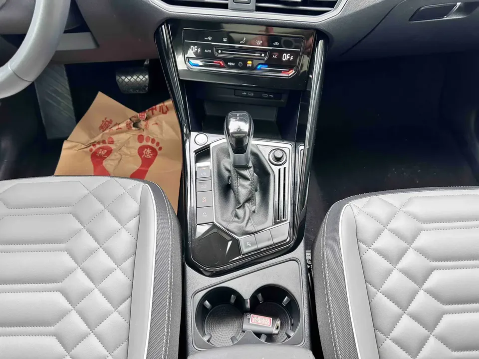 Volkswagen Tayron Tanyue 2023 330TSI 2WD Luxury Plus Advanced Edition 2022 — миниатюра 3