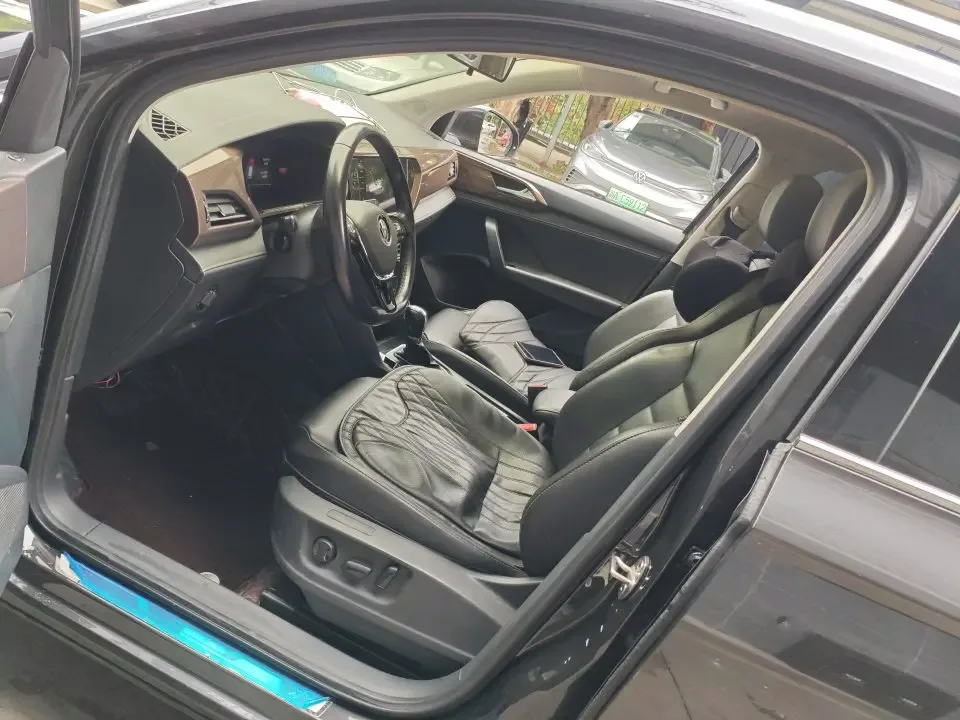 Volkswagen Tharu 280TSI 2WD Luxury Edition 2022 — миниатюра 3