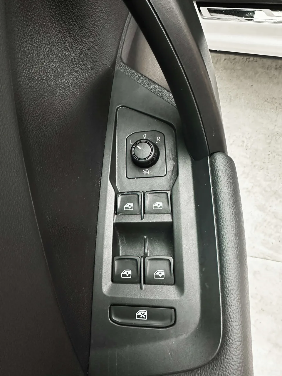Volkswagen Tharu 280TSI 2WD Luxury Edition 2023 — миниатюра 5