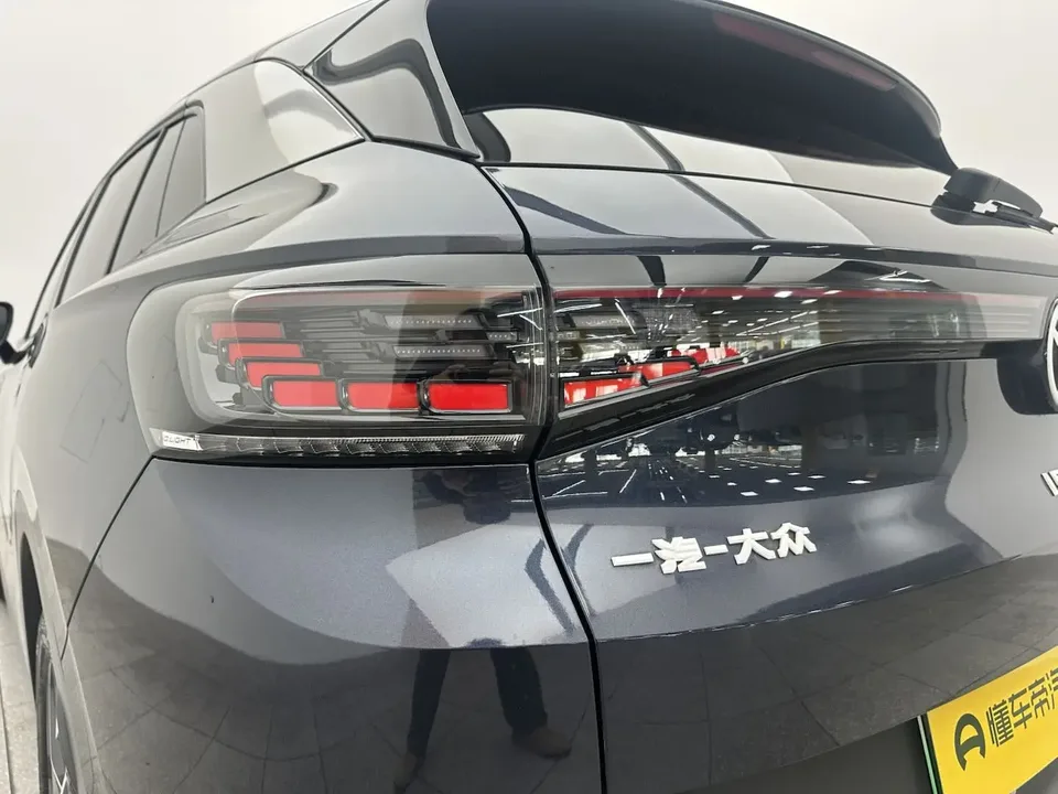 Volkswagen ID.4 Crozz Pure Enjoyment Limited Edition 2023 — миниатюра 4