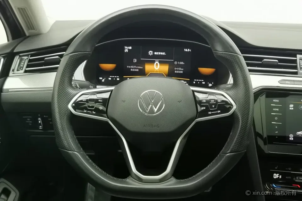Volkswagen Magotan Magotan 2023 2 million commemorative edition 330TSI DSG leading model 2023 — миниатюра 3