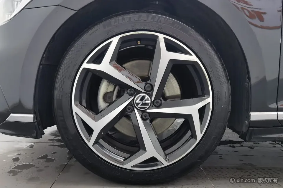 Volkswagen Magotan Magotan 2023 2 million commemorative edition 330TSI DSG leading model 2023 — миниатюра 5