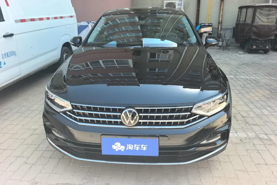 Volkswagen Magotan 2025