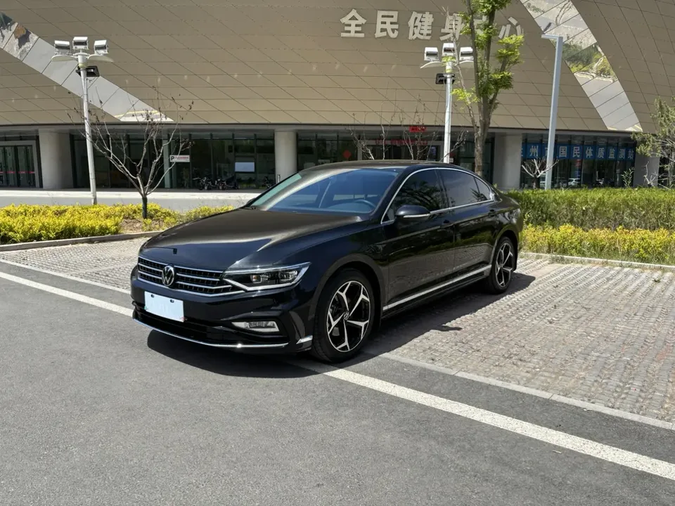 Volkswagen Magotan 2025