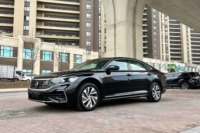 Volkswagen Passat PHEV 2023