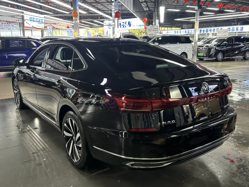 Volkswagen Passat Passat 2022 330TSI Starry Sky Deluxe Edition 2022 — миниатюра 2