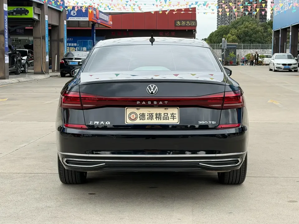 Volkswagen Passat Passat 2024 380TSI Starry Sky Deluxe Edition 2024 — миниатюра 2