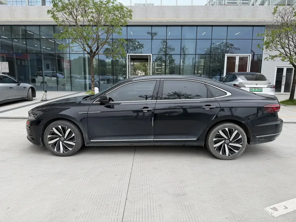 Volkswagen Passat facelift 330TSI luxury version 2023 — миниатюра 4