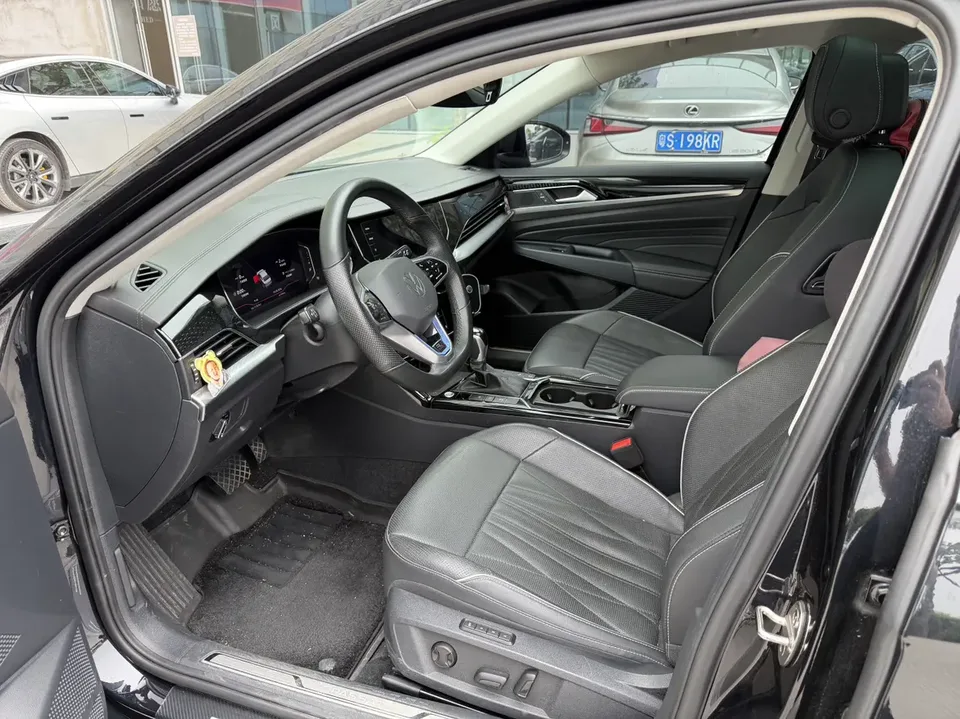 Volkswagen Passat facelift 330TSI luxury version 2023 — миниатюра 5