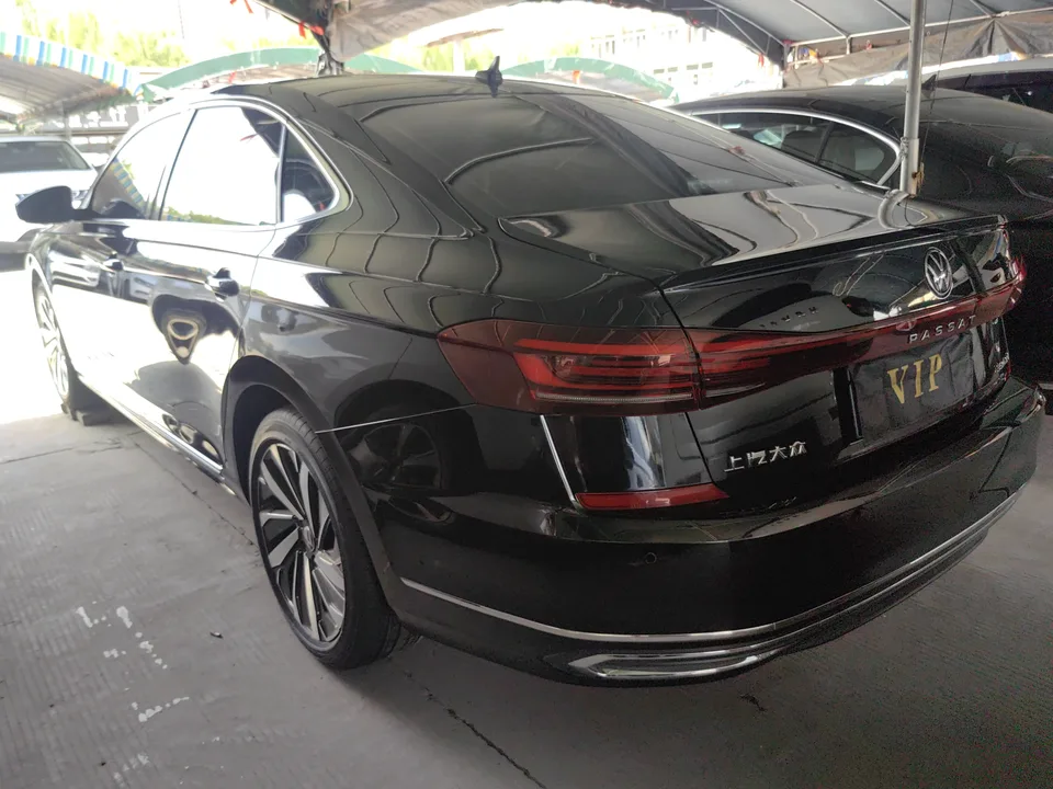 Volkswagen Passat facelift 330TSI Elite Edition 2023 — миниатюра 4