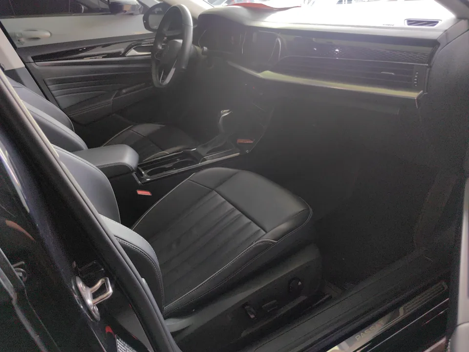 Volkswagen Passat facelift 330TSI Elite Edition 2023 — миниатюра 5