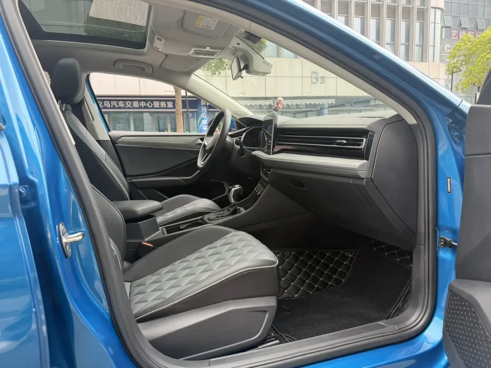 Volkswagen Sagitar 2023 Sagitar 300TSI DSG Excellence Edition 2023 — миниатюра 3