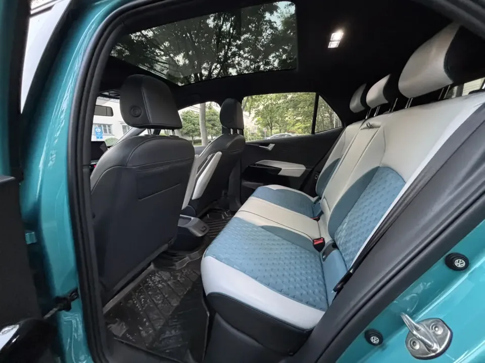 Volkswagen ID.3 Extremely Intelligent Edition 2022 — миниатюра 4