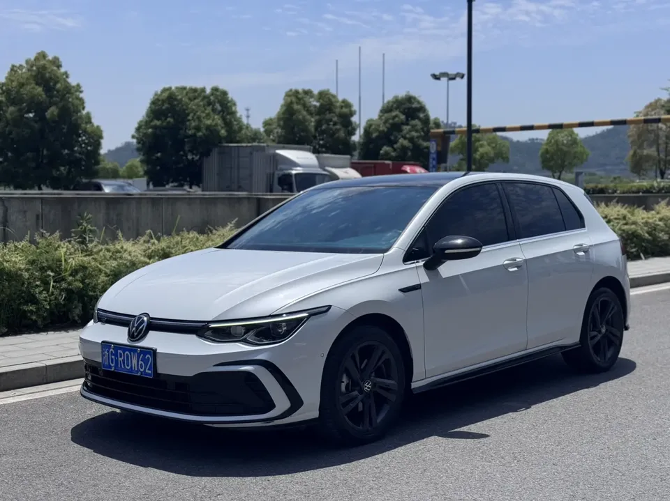 Volkswagen Golf Golf 2023 280TSI DSG R-Line 2023 — фото 1, купить с доставкой в Москву