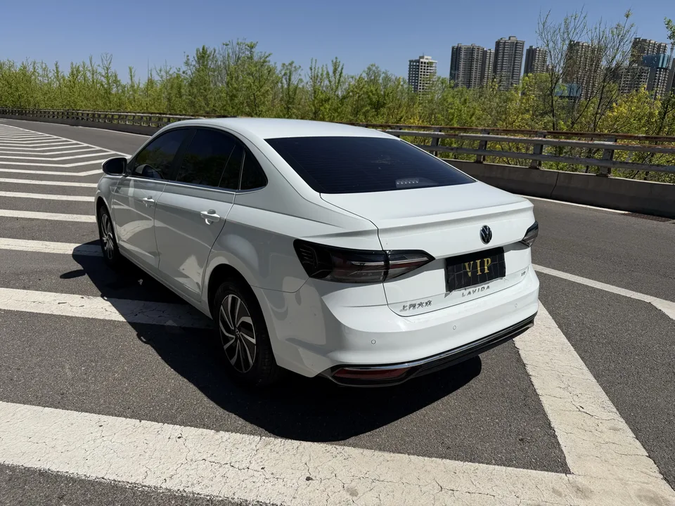 Volkswagen Lavida Lavida 2023 New 1.5L Automatic Outstanding New Desire Edition 2024 — миниатюра 2