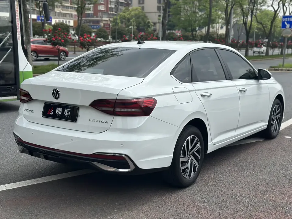 Volkswagen Lavida Lavida 2023 Modified 1.5L Automatic Starry Sky 5 Million Edition 2024 — thumbnail 2