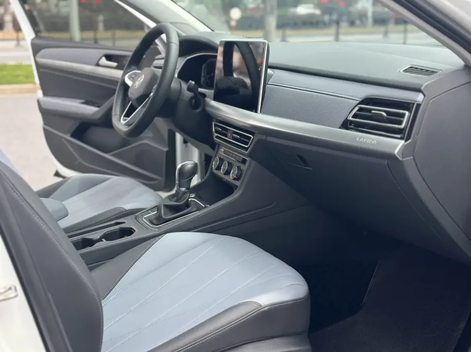 Volkswagen Lavida Lavida 2023 Modified 1.5L Automatic Starry Sky 5 Million Edition 2024 — thumbnail 3