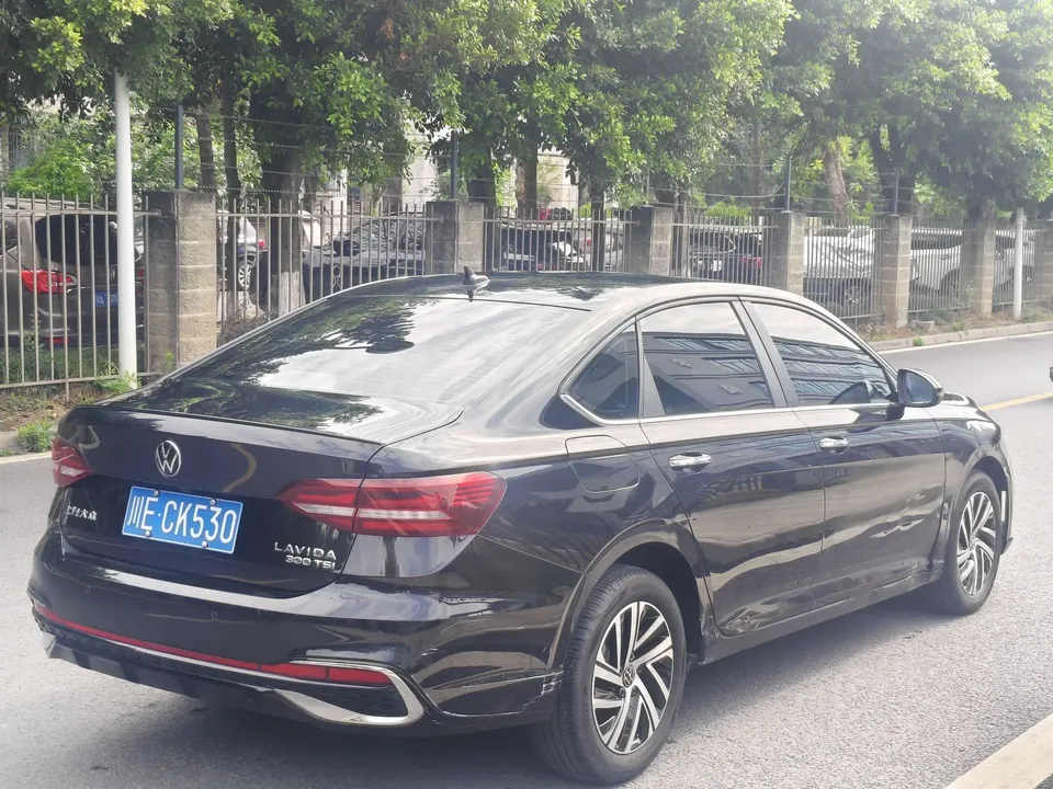 Volkswagen Lavida 300TSI DSG Full Edition 2023 — миниатюра 2