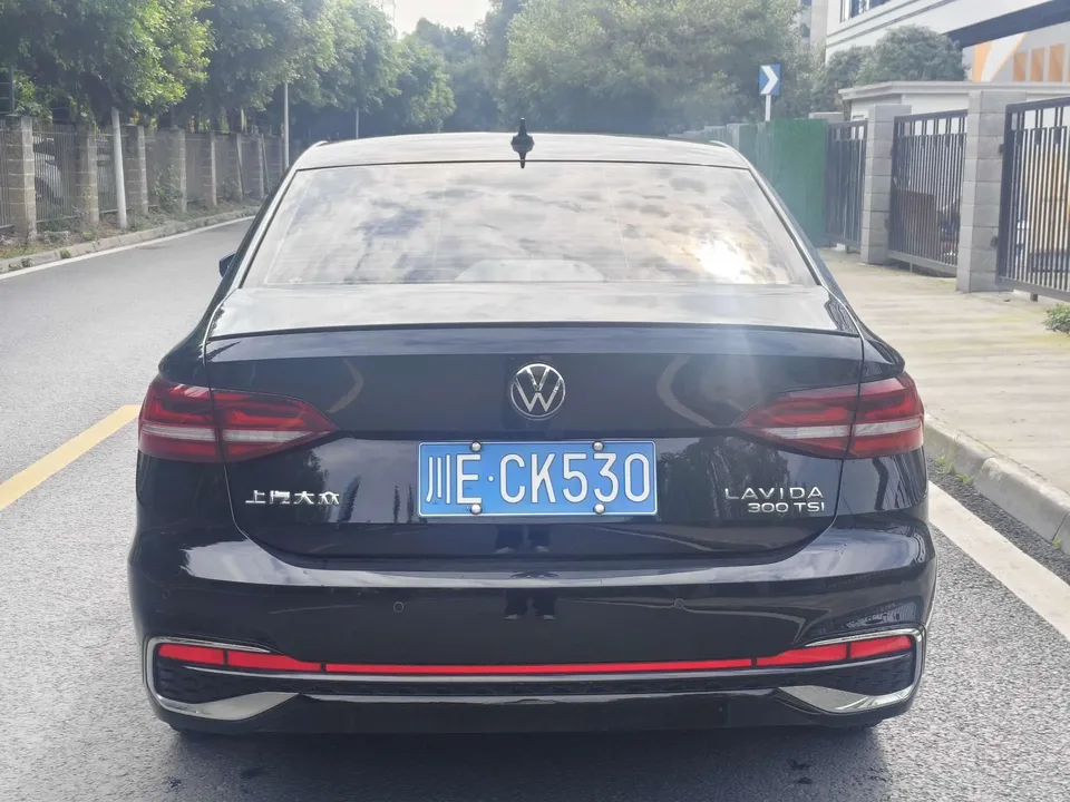 Volkswagen Lavida 300TSI DSG Full Edition 2023 — миниатюра 4