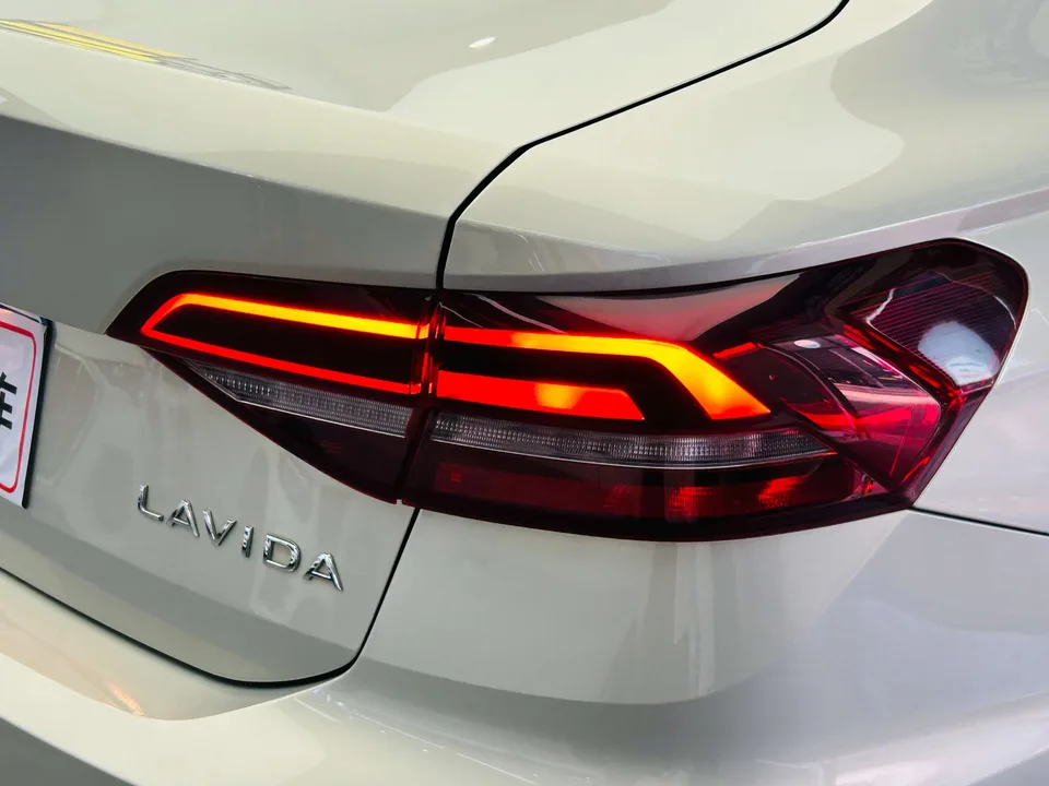 Volkswagen Lavida Lavida 2022 1.5L Automatic Vision Edition 2022 — thumbnail 3