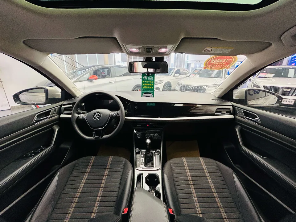 Volkswagen Lavida Lavida 2022 1.5L Automatic Vision Edition 2022 — thumbnail 4