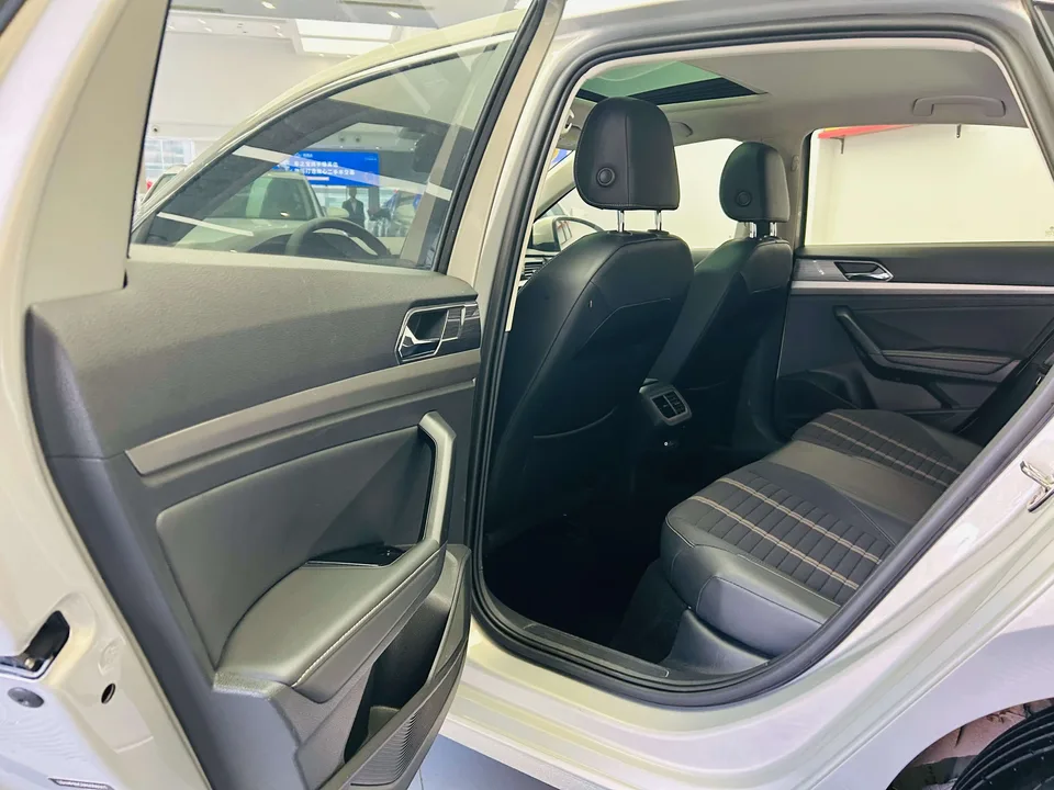 Volkswagen Lavida Lavida 2022 1.5L Automatic Vision Edition 2022 — thumbnail 5
