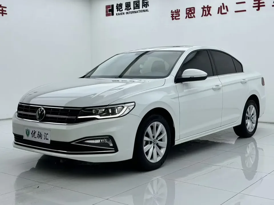 Volkswagen Bora Bora 2021 1.5L Automatic Comfort Smart Connection Edition 2022 — photo 1, buy with delivery to Moscow