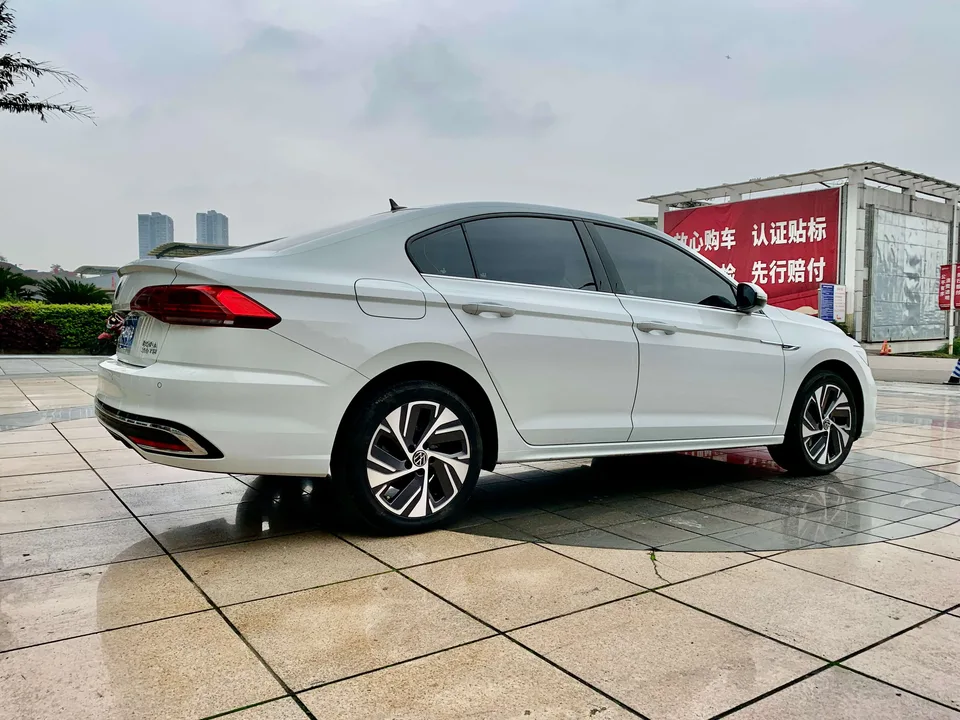 Volkswagen Bora 300TSI DSG Premium Edition 2024 — миниатюра 2
