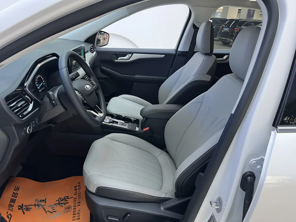 Ford Escape 2024 EcoBoost 245 2WD Premium Edition 2026 — миниатюра 3