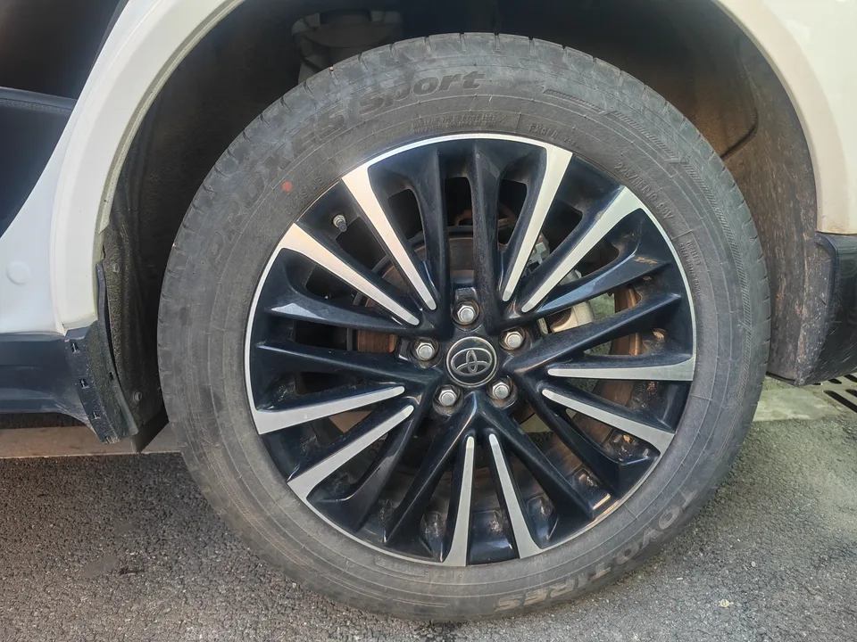 Toyota Venza 2.0L CVT 2WD Technology Edition 2024 — миниатюра 3