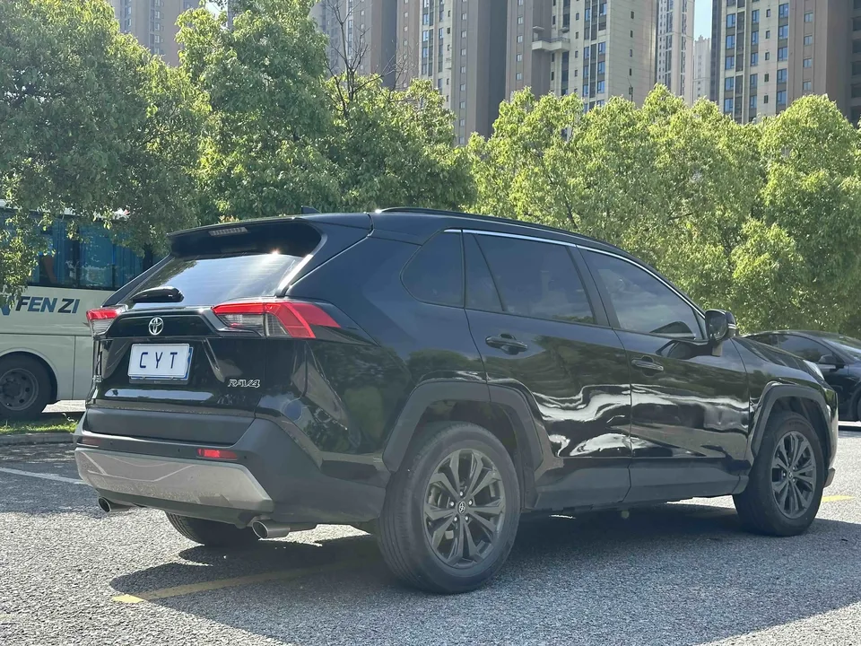 Toyota RAV4 2.0L CVT 2WD Fashion PLUS Edition 2023 — миниатюра 2