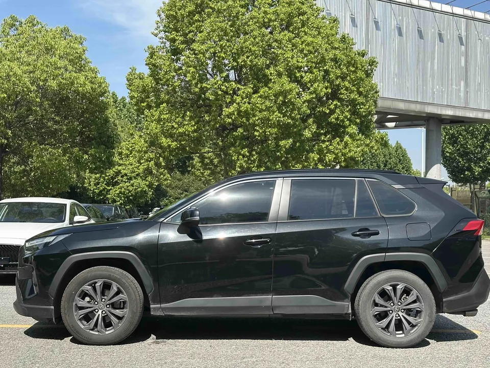 Toyota RAV4 2.0L CVT 2WD Fashion PLUS Edition 2023 — миниатюра 3