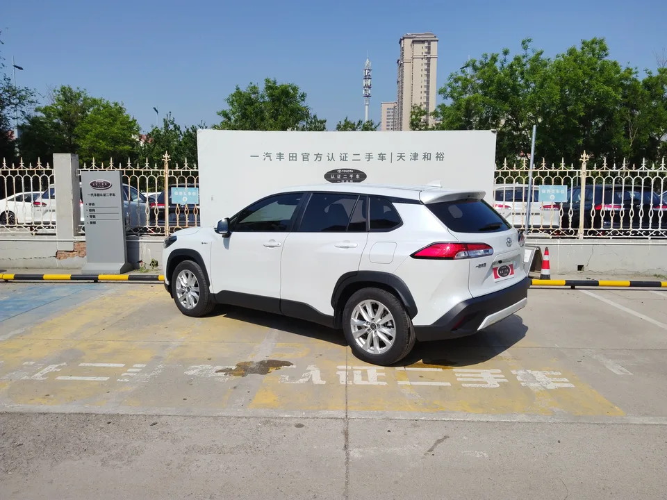Toyota CorollaCross 2.0L Intelligent Electric Hybrid Dual Engine Elite Edition 2025 — миниатюра 2