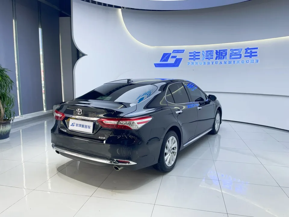 Toyota Camry 2.0G Deluxe Edition 2023 — миниатюра 2
